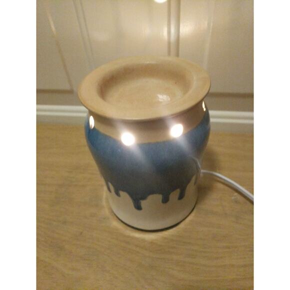 Better Homes & Gardens 25W full size blur paint drip ceramic scented wax warmer - Picture 3 of 4